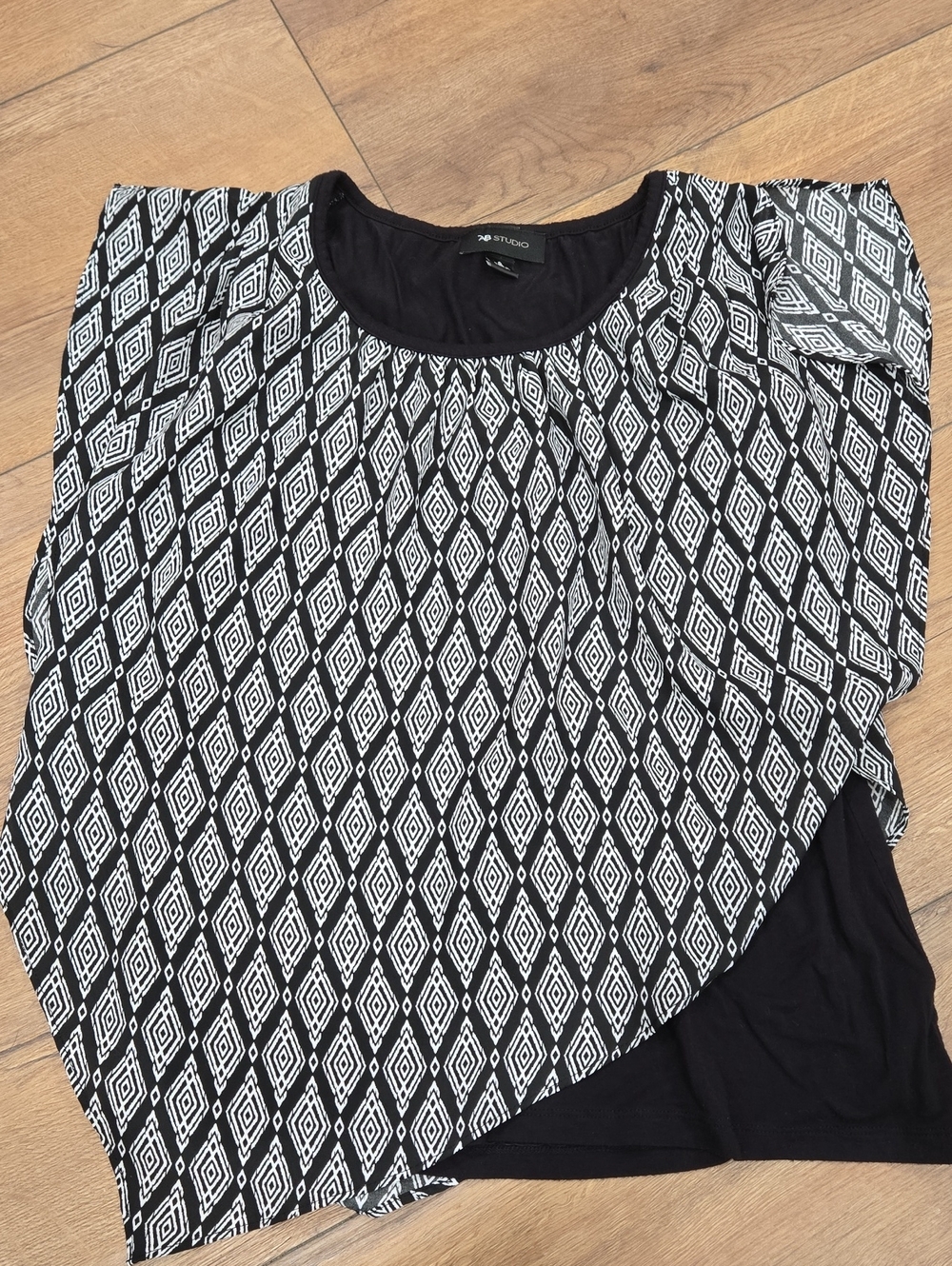 AB Studio Black & White Geometric Diamond-Print Blouse